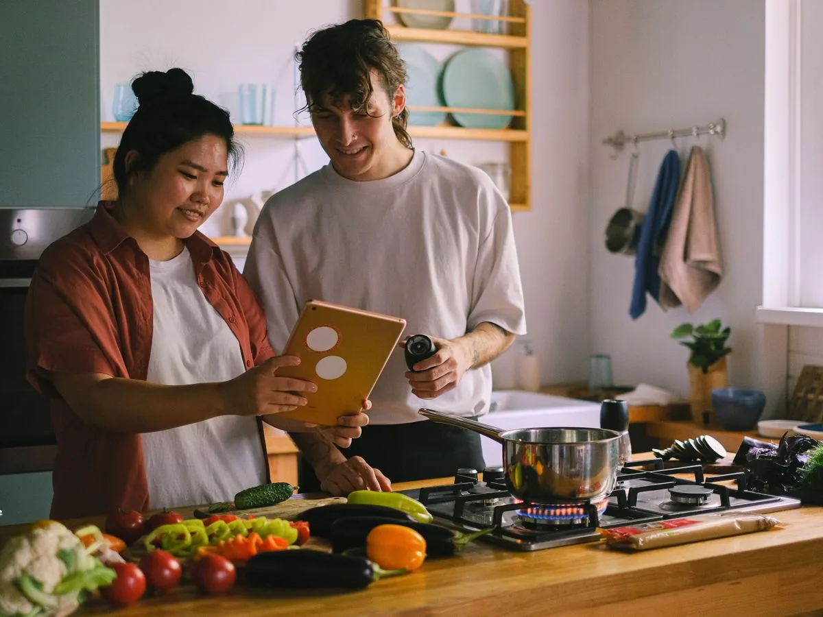 Couple preparing a healthy meal together in their kitchen